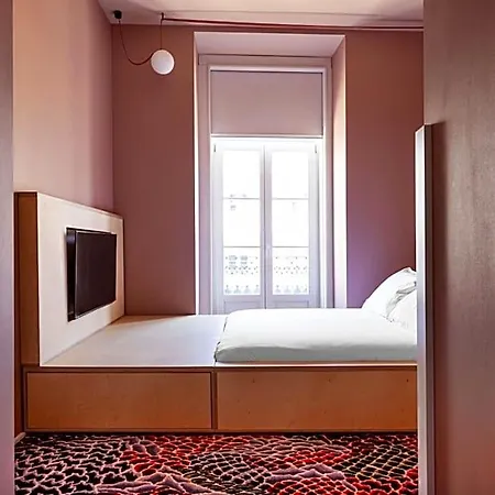 Otel Independente Bica 4*