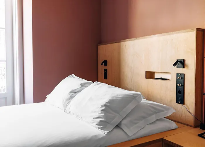 Hotel Independente Bica 4*